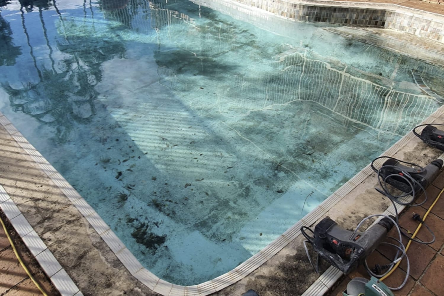 concrete-swimming-pool-repairs-pebblecrete-resurfacing-brisbane